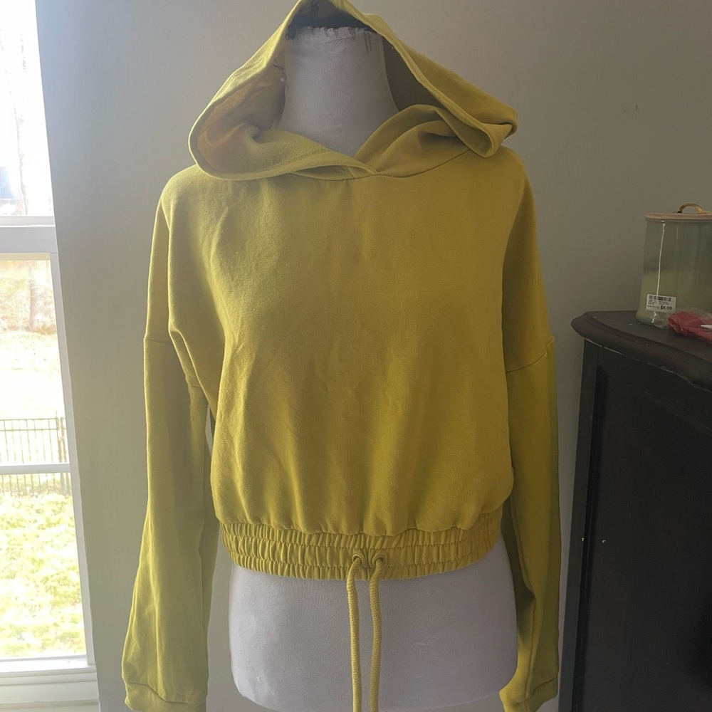 iris Yellow Hooded Drawstring Crop Sweatshirt